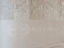 画像をギャラリービューアに読み込む, 帯揚げ 帯締め セット 正絹 ピンクベージュ×ベージュ 縞 唐草 帯あげ ピンク 帯〆 ぼかし 金 高麗 平打ち 訪問着・付け下げ・色無地に合わせて フォーマルシーンに