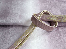 画像をギャラリービューアに読み込む, 帯揚げ 帯締め セット 正絹 グレー×渋藤色 縞 唐草 帯あげ 渋藤色 帯〆 ぼかし 金 高麗 平打ち 訪問着・付け下げ・色無地に合わせて フォーマルシーンに
