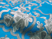 画像をギャラリービューアに読み込む, ストール 濃シアンブルー地 グレー 更紗柄 ウール 刺繍 フリーサイズ 大判 秋冬に さっと羽織るだけで華やか 着物や羽織・コートの上に ギフトにも