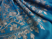 画像をギャラリービューアに読み込む, ストール 濃シアンブルー地 グレー 更紗柄 ウール 刺繍 フリーサイズ 大判 秋冬に さっと羽織るだけで華やか 着物や羽織・コートの上に ギフトにも