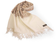 画像をギャラリービューアに読み込む, ストール ライトベージュ地 ブラウン 更紗柄 ウール 刺繍 フリーサイズ 大判 秋冬に さっと羽織るだけで華やか 着物や羽織・コートの上に ギフトにも