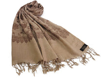 画像をギャラリービューアに読み込む, ストール ベージュ地 ブラウン 更紗柄 ウール 刺繍 フリーサイズ 大判 秋冬に さっと羽織るだけで華やか 着物や羽織・コートの上に ギフトにも