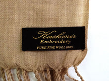 画像をギャラリービューアに読み込む, ストール ベージュ地 ブラウン 更紗柄 ウール 刺繍 フリーサイズ 大判 秋冬に さっと羽織るだけで華やか 着物や羽織・コートの上に ギフトにも