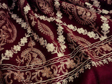 画像をギャラリービューアに読み込む, ストール ワインレッド地 ブラウン ベージュ 更紗柄 ウール 刺繍 フリーサイズ 大判 秋冬に さっと羽織るだけで華やか 着物や羽織・コートの上に ギフトにも