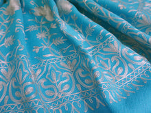 画像をギャラリービューアに読み込む, ストール ターコイズブルー地 グレー 更紗柄 ウール 刺繍 フリーサイズ 大判 秋冬に さっと羽織るだけで華やか 着物や羽織・コートの上に ギフトにも