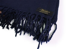 画像をギャラリービューアに読み込む, ストール 濃紺地 グレー 更紗柄 ウール 刺繍 フリーサイズ 大判 秋冬に さっと羽織るだけで華やか 着物や羽織・コートの上に ギフトにも