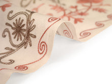 画像をギャラリービューアに読み込む, ストール オフホワイト地 ピンク ブラウン 更紗柄 ウール 刺繍 フリーサイズ 大判 秋冬に さっと羽織るだけで華やか 着物や羽織・コートの上に ギフトにも