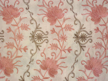 画像をギャラリービューアに読み込む, ストール オフホワイト地 ピンク ブラウン 更紗柄 ウール 刺繍 フリーサイズ 大判 秋冬に さっと羽織るだけで華やか 着物や羽織・コートの上に ギフトにも