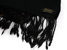 画像をギャラリービューアに読み込む, ストール 黒 赤金 茶金 更紗柄 ウール 刺繍 フリーサイズ 大判 秋冬に さっと羽織るだけで華やか 着物や羽織・コートの上に ギフトにも