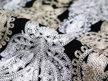 画像をギャラリービューアに読み込む, ストール 黒 金銀 更紗柄 ウール 刺繍 フリーサイズ 大判 秋冬に さっと羽織るだけで華やか 着物や羽織・コートの上に ギフトにも