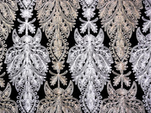 画像をギャラリービューアに読み込む, ストール 黒 金銀 更紗柄 ウール 刺繍 フリーサイズ 大判 秋冬に さっと羽織るだけで華やか 着物や羽織・コートの上に ギフトにも