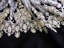 画像をギャラリービューアに読み込む, ストール 黒 金銀 更紗柄 ウール 刺繍 フリーサイズ 大判 秋冬に さっと羽織るだけで華やか 着物や羽織・コートの上に ギフトにも