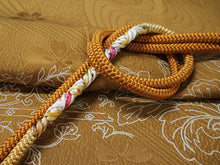 画像をギャラリービューアに読み込む, 帯揚げ 帯締め セット 正絹 カジュアル向き 丸組 渋イエロー 花柄 流水地紋 帯あげ イエロー 帯〆 コーディネートのワンポイントに