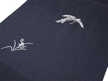 画像をギャラリービューアに読み込む, 帯揚げ 帯締め セット 正絹 カジュアル向き 丸組 墨黒色 鳥 草花 霰地紋 帯あげ ネイビー 帯〆 コーディネートのワンポイントに