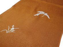 画像をギャラリービューアに読み込む, 帯揚げ 帯締め セット 正絹 カジュアル向き 丸組 イエローブラウン 鳥 草花 霰地紋 帯あげ 山吹色 帯〆 コーディネートのワンポイントに