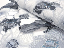 画像をギャラリービューアに読み込む, 浴衣 反物 知多木綿 お仕立て付き ライトグレー地 椿 手染め 日本製 自分サイズにお誂え