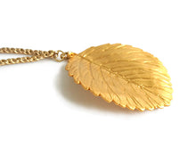 画像をギャラリービューアに読み込む, 根付 いちご 葉 帯周りのオシャレに 揺れてかわいい 着物コーディネートを楽しむ