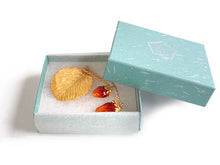 画像をギャラリービューアに読み込む, 根付 いちご 葉 帯周りのオシャレに 揺れてかわいい 着物コーディネートを楽しむ