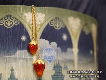 画像をギャラリービューアに読み込む, 根付 いちご 葉 帯周りのオシャレに 揺れてかわいい 着物コーディネートを楽しむ