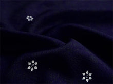 画像をギャラリービューアに読み込む, 東レ洗える着物反物 フルオーダー仕立て付き 小紋 ネイビー 小花 唐草 東レシルック 静電気が起きにくいのに、自宅洗濯OK 袷・単衣着物に