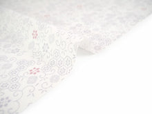 画像をギャラリービューアに読み込む, 東レ洗える着物反物 フルオーダー仕立て付き 小紋 ホワイト 小花 唐草 東レシルック 静電気が起きにくいのに、自宅洗濯OK 袷・単衣着物に
