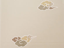 画像をギャラリービューアに読み込む, 洗える着物反物 フルオーダー仕立て付 小紋 薄ベージュ 瑞雲 単衣・袷に 人気の東レシルック モダンでお洒落なkifkifシリーズ