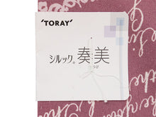 画像をギャラリービューアに読み込む, 洗える着物反物 フルオーダー仕立て付 小紋 臙脂 英字 手紙 単衣・袷に 人気の東レシルック 着物をもっと気軽に楽しむfukuシリーズ