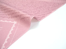 画像をギャラリービューアに読み込む, 洗える着物反物 フルオーダー仕立て付 小紋 ピンク 英字 手紙 単衣・袷に 人気の東レシルック 着物をもっと気軽に楽しむfukuシリーズ