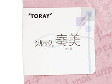 画像をギャラリービューアに読み込む, 洗える着物反物 フルオーダー仕立て付 小紋 ピンク 英字 手紙 単衣・袷に 人気の東レシルック 着物をもっと気軽に楽しむfukuシリーズ