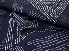 画像をギャラリービューアに読み込む, 洗える着物反物 フルオーダー仕立て付 小紋 ネイビー 鱗 幾何学 単衣・袷に 人気の東レシルック 着物をもっと気軽に楽しむfukuシリーズ