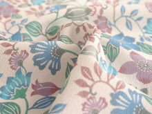 画像をギャラリービューアに読み込む, 洗える帯揚げ モダンで可愛い紅型 オフホワイト地 更紗 琉球更紗 沖縄発ブランド・ブランジュジュのお洒落な帯あげ 東レシルジェリーの洗えるポリエステル素材 和装小物 春・秋・冬のカジュアルシーンに