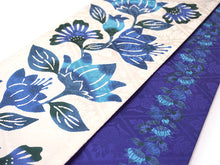 画像をギャラリービューアに読み込む, 絹半幅帯 モダンで可愛い紅型 花 アマゾンリリー ホワイト地 ブルー地 ブルー 便利なリバーシブル 沖縄発ブランド・ブランジュジュのお洒落な半巾帯 レディース カジュアルシーンに