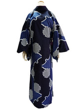 画像をギャラリービューアに読み込む, 雨コート 一部式 道中着衿 ブルー 雪輪 XLサイズ すぐに着られる仕立て上がり 持ち運びに便利なポーチ付き 洗えるポリエステル