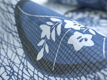 画像をギャラリービューアに読み込む, 竺仙 浴衣・夏着物 反物単品 紅梅小紋 白地 紺 秋草柄 レディース 老舗ブランド竺仙の引き染めゆかた反物 伝統を感じる古典柄