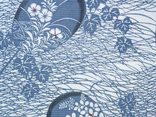 画像をギャラリービューアに読み込む, 竺仙 浴衣・夏着物 反物単品 紅梅小紋 白地 紺 秋草柄 レディース 老舗ブランド竺仙の引き染めゆかた反物 伝統を感じる古典柄