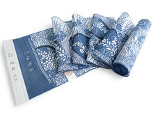 画像をギャラリービューアに読み込む, 竺仙 浴衣・夏着物 反物単品 紅梅小紋 白地 紺 秋草柄 レディース 老舗ブランド竺仙の引き染めゆかた反物 伝統を感じる古典柄