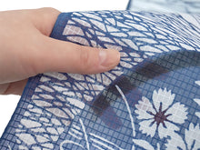 画像をギャラリービューアに読み込む, 竺仙 浴衣・夏着物 反物単品 紅梅小紋 白地 紺 秋草柄 レディース 老舗ブランド竺仙の引き染めゆかた反物 伝統を感じる古典柄