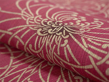 画像をギャラリービューアに読み込む, 竺仙 浴衣・夏着物 反物単品 松煙染小紋 赤地 乱菊柄 レディース 老舗ブランド竺仙の引き染めゆかた反物 伝統を感じる古典柄