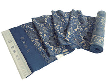画像をギャラリービューアに読み込む, 竺仙 浴衣・夏着物 反物単品 奥州小紋 生成り地 青 花唐草柄 レディース 老舗ブランド竺仙の引き染めゆかた反物 伝統を感じる古典柄