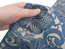 画像をギャラリービューアに読み込む, 竺仙 浴衣・夏着物 反物単品 奥州小紋 生成り地 青 花唐草柄 レディース 老舗ブランド竺仙の引き染めゆかた反物 伝統を感じる古典柄