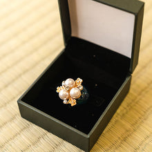 画像をギャラリービューアに読み込む, 帯留 青緑 パール 花 単品 キラキラ可愛いストーンの帯留め♪ 小紋や洒落着と合わせてカジュアルシーンやパーティに プレゼントにも◎