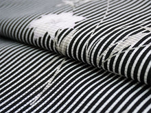 画像をギャラリービューアに読み込む, 洗える夏着物 絽 お仕立て上がり 単品 白黒 縞 百合 Lサイズ 小紋 カジュアル お手入れ簡単!ポリエステルの夏きもの レディース