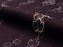 画像をギャラリービューアに読み込む, 洗える着物 小紋 反物 東レシルック フルオーダー仕立て付 ブラック ぶどう ツタ 大久保信子流きもの ぴったり自分サイズにお仕立てで着姿きれい 袷も単衣もオールシーズン対応