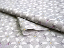 画像をギャラリービューアに読み込む, 洗える着物 小紋 反物 東レシルック フルオーダー仕立て付 グレー 亀甲 花 大久保信子流きもの ぴったり自分サイズにお仕立てで着姿きれい 袷も単衣もオールシーズン対応