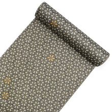 画像をギャラリービューアに読み込む, 洗える着物 小紋 反物 東レシルック フルオーダー仕立て付 カーキ グリーン 亀甲 花 大久保信子流きもの ぴったり自分サイズにお仕立てで着姿きれい 袷も単衣もオールシーズン対応