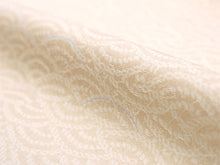 画像をギャラリービューアに読み込む, 洗える着物 小紋 反物 東レシルック フルオーダー仕立て付 ベージュ 波 大久保信子流きもの ぴったり自分サイズにお仕立てで着姿きれい 袷も単衣もオールシーズン対応