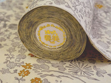 画像をギャラリービューアに読み込む, 洗える着物 小紋 反物 東レシルック フルオーダー仕立て付 クリーム グレー 草花 美しいキモノ掲載 ぴったり自分サイズにお仕立てで着姿きれい 袷も単衣もオールシーズン対応