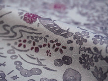 画像をギャラリービューアに読み込む, 洗える着物 小紋 反物 東レシルック フルオーダー仕立て付 グレー 草花 美しいキモノ掲載 ぴったり自分サイズにお仕立てで着姿きれい 袷も単衣もオールシーズン対応