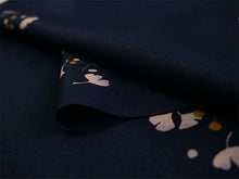 画像をギャラリービューアに読み込む, 洗える着物 小紋 反物 東レシルック フルオーダー仕立て付 ネイビー 銀杏 美しいキモノ掲載 ぴったり自分サイズにお仕立てで着姿きれい 袷も単衣もオールシーズン対応