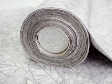 画像をギャラリービューアに読み込む, 洗える着物 小紋 反物 東レシルック フルオーダー仕立て付 ライトグレー リーフ 美しいキモノ掲載 ぴったり自分サイズにお仕立てで着姿きれい 袷も単衣もオールシーズン対応